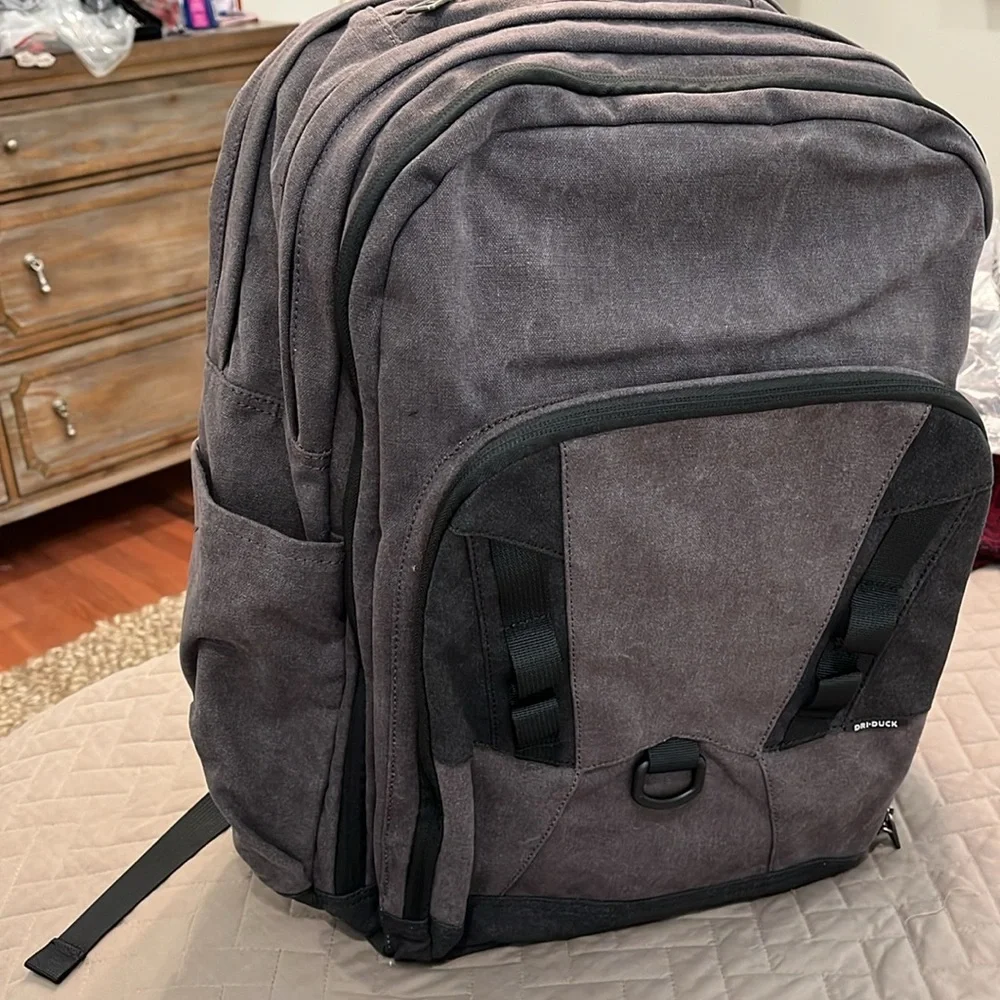 DRI DUCK - 32L Traveler Charcoal/Black Backpack/NWT